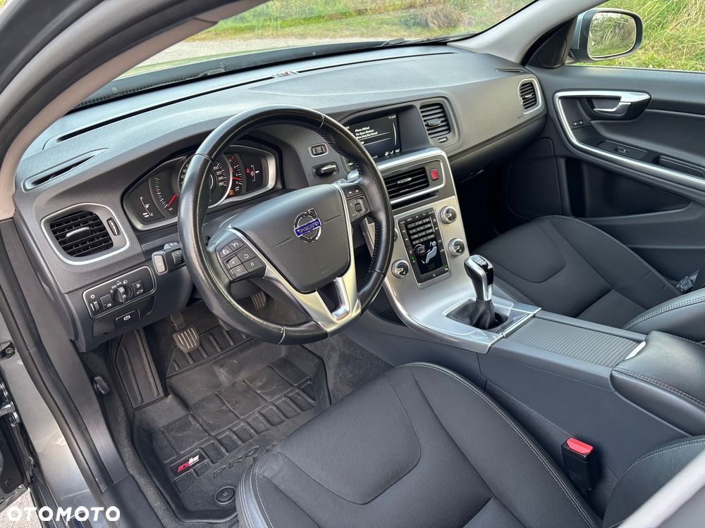 Volvo V60 D4 Momentum - 8