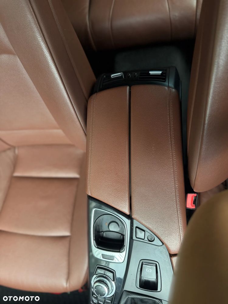 BMW Seria 5 520d - 38