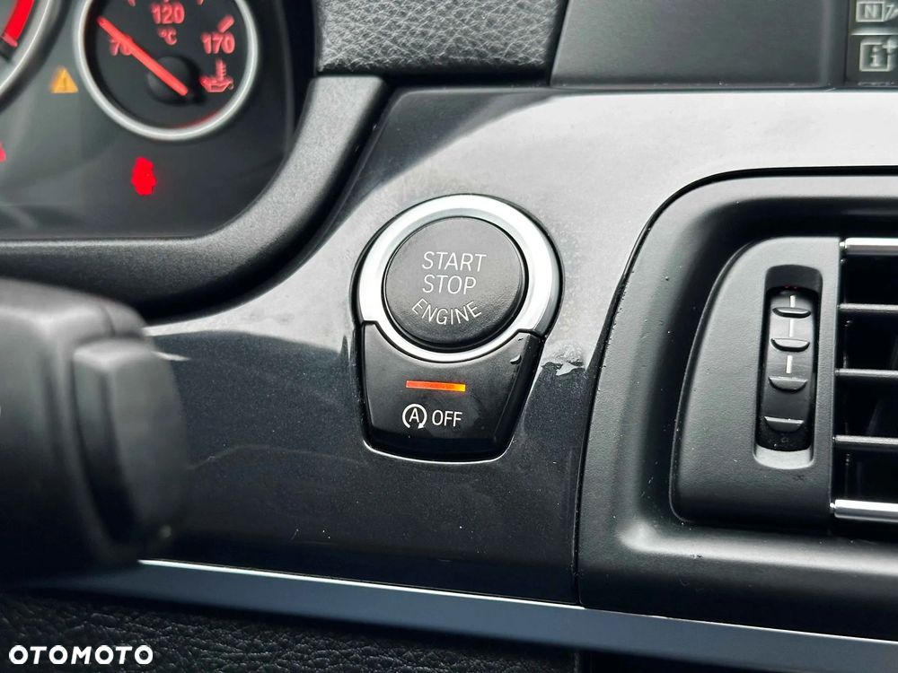 BMW Seria 5 520i - 25