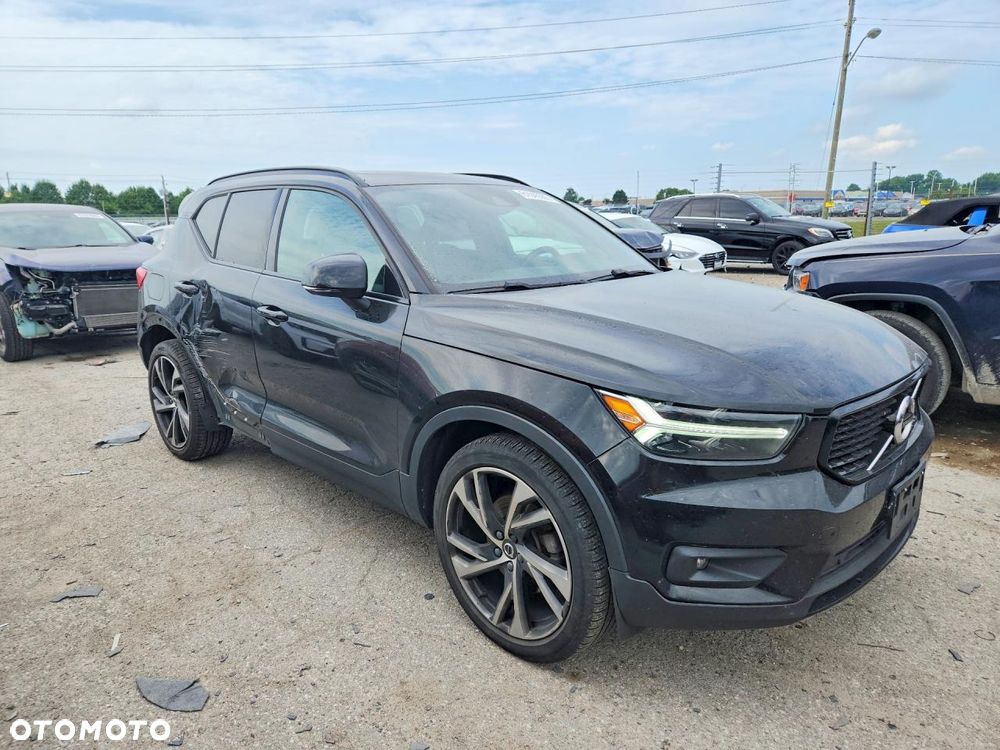 Volvo XC 40 T5 AWD R-Design - 3