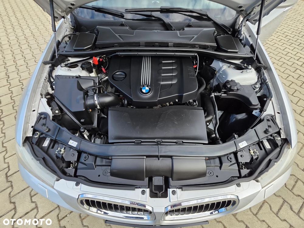 BMW Seria 3 318d DPF Edition Exclusive - 32