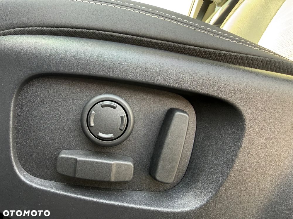 Land Rover Discovery Sport D200 - 16