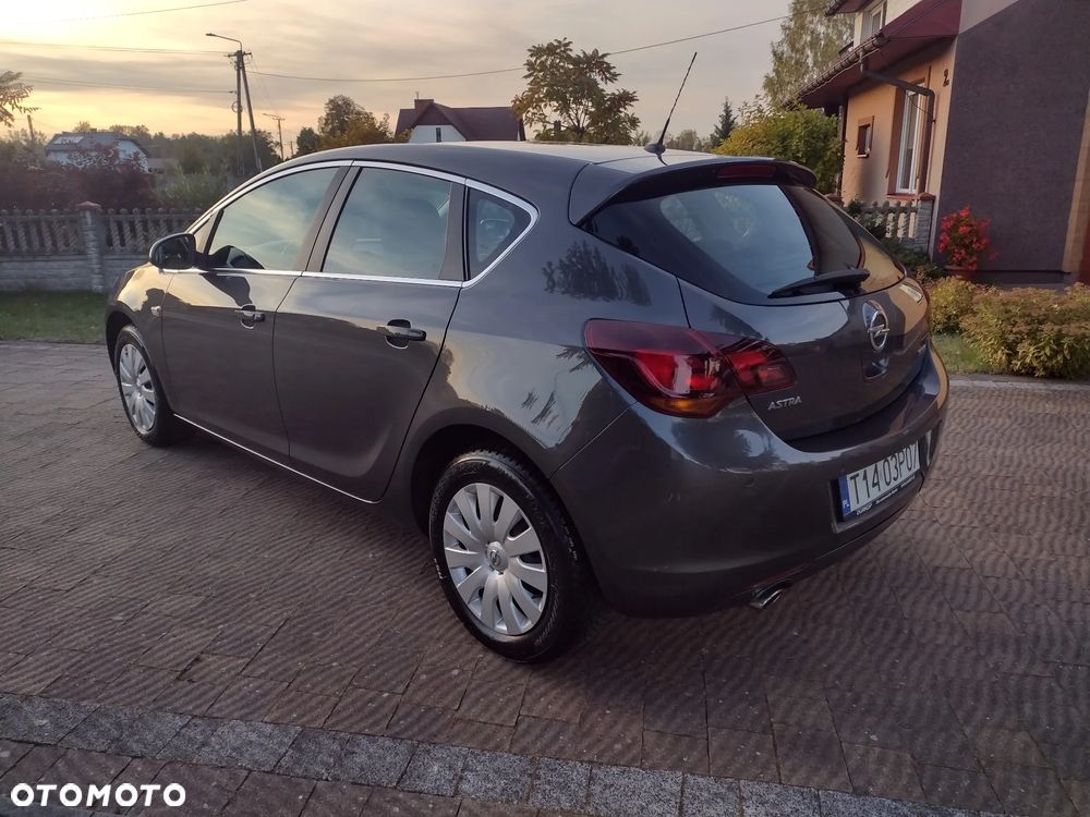 Opel Astra 1.4 Turbo Exklusiv - 2