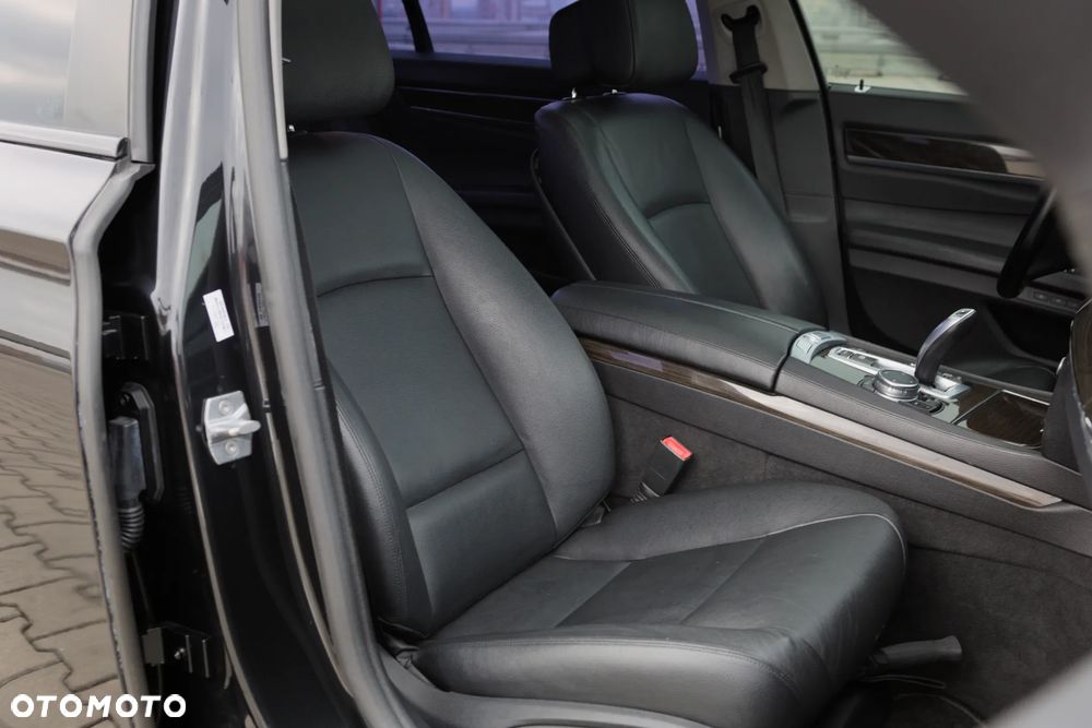 BMW Seria 7 740i - 34