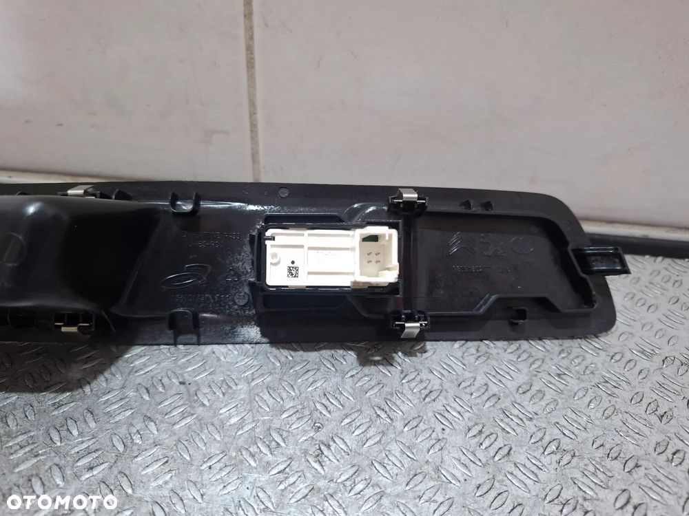 Przełącznik szyb rączka Peugeot Expert 2019 rok prawy przód nr 98144407ZD - 4