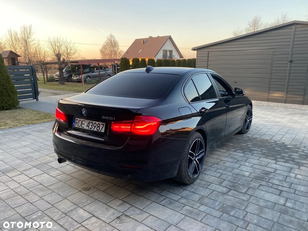 BMW Seria 3 320i Edition M Sport Shadow - 4