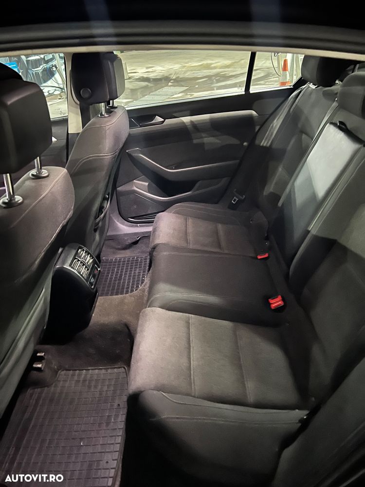 Volkswagen Passat - 13