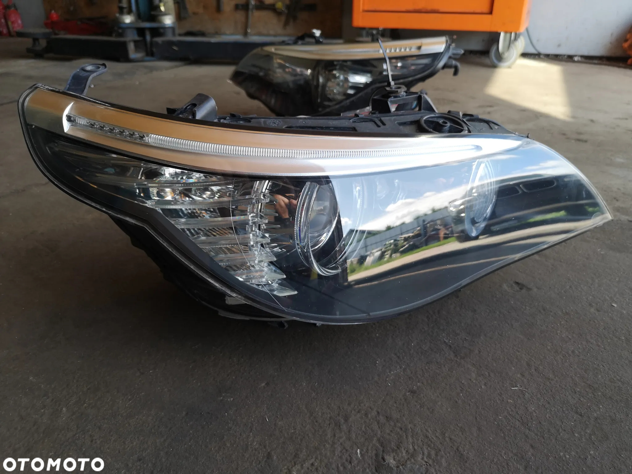 LAMPA PRAWA PRZEDNIA HELLA DYNAMIC XENON D1S BMW 5 E60 E61 LIFT LCI EUROPA 7177734 KOMPLETNA - 2