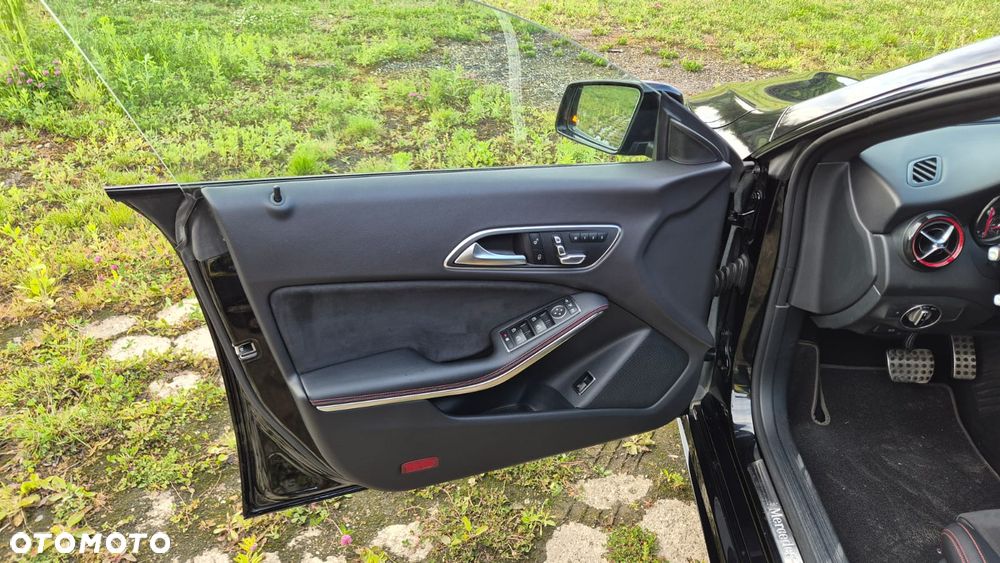 Mercedes-Benz CLA 250 4Matic 7G-DCT Sport - 16