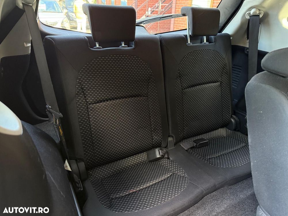 Nissan Qashqai+2 - 15