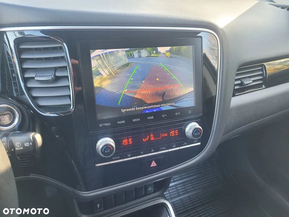 Mitsubishi Outlander 2.0 Intense + Navi 4WD CVT - 27