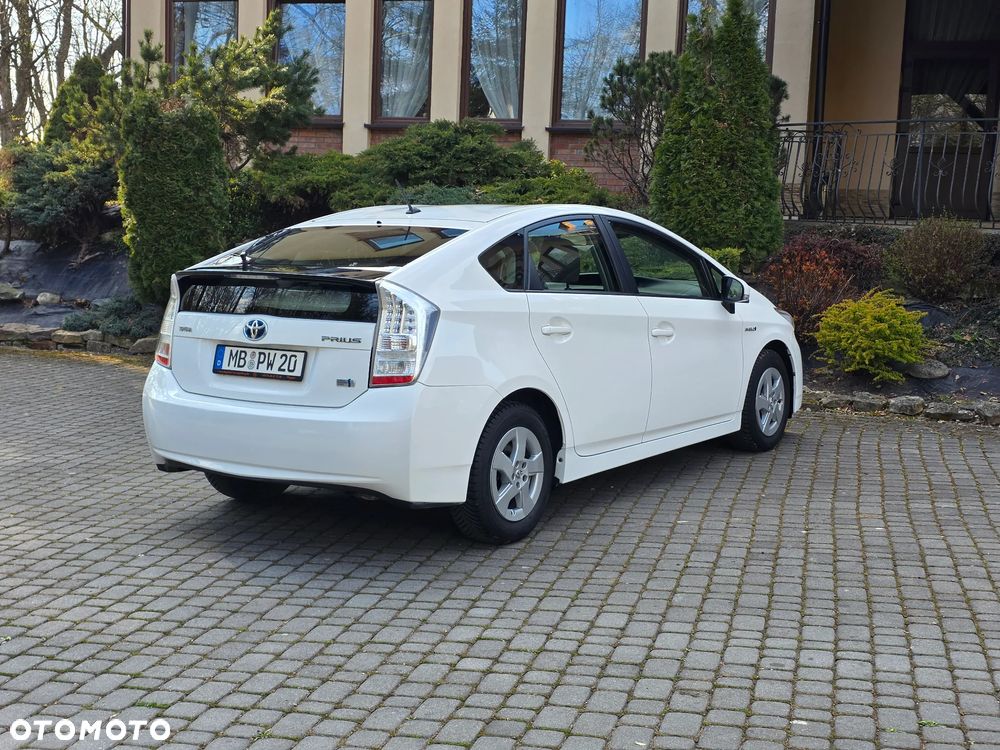 Toyota Prius (Hybrid) - 10