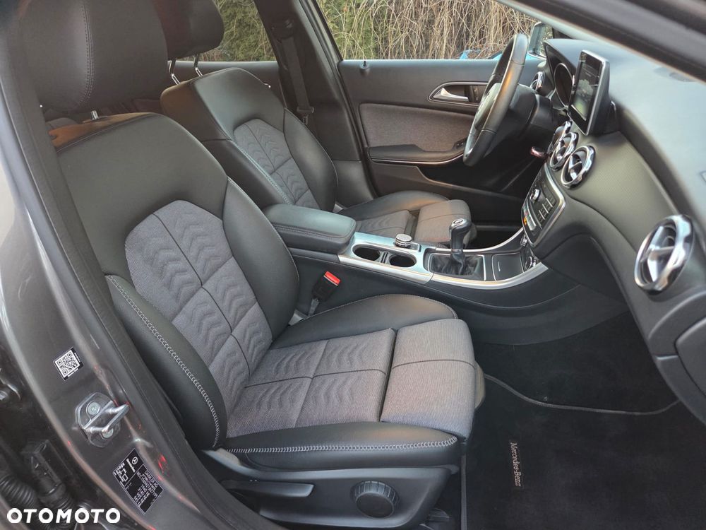 Mercedes-Benz GLA 180 - 13