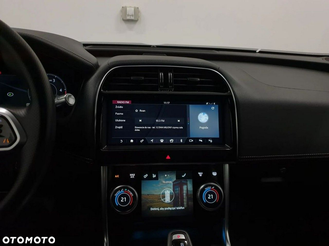 Jaguar XE 2.0 D180 R-Dynamic SE - 14