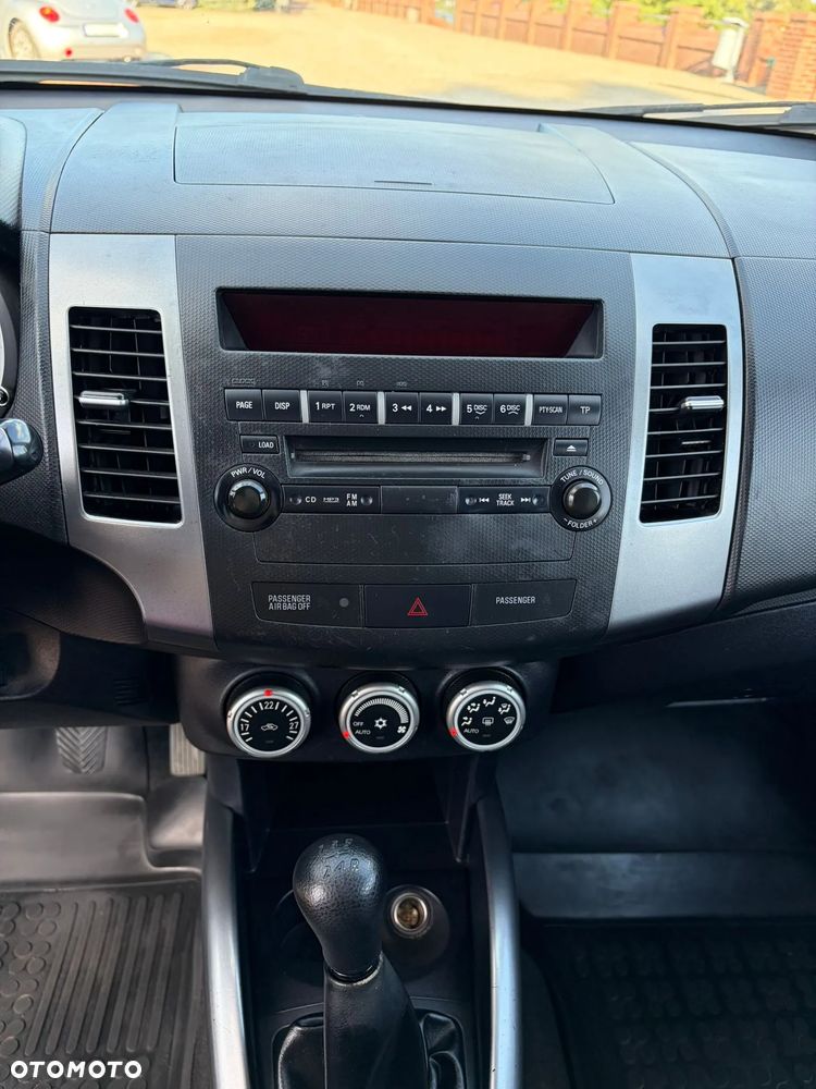 Mitsubishi Outlander 2.4 4WD Intense - 13