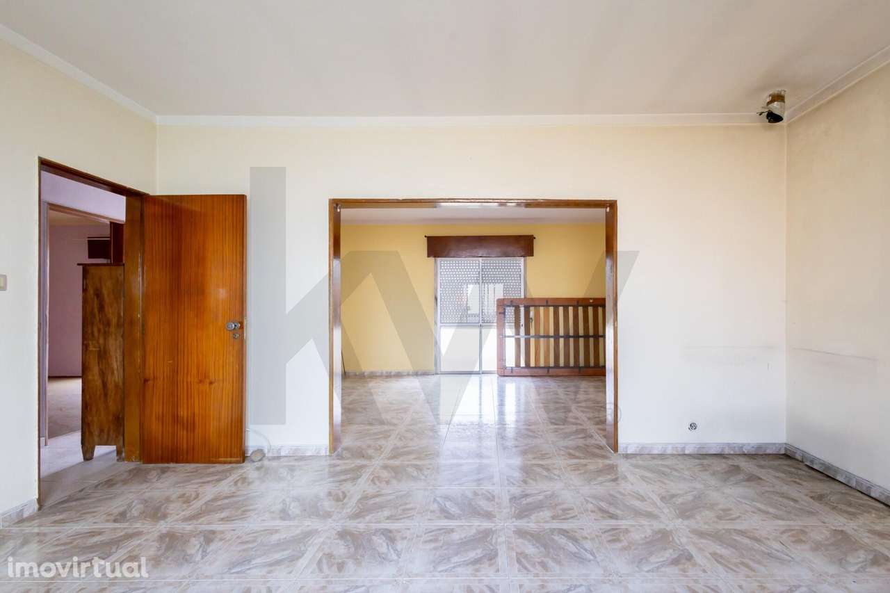 Oportunidade de Investimento - Moradia com 2 Frações + Anexo e Quintal - Grande imagem: 5/21