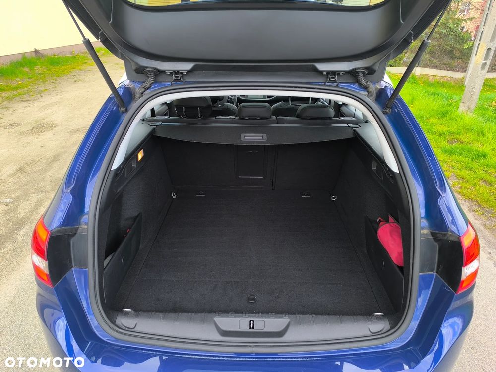 Peugeot 308 BlueHDi 130 Stop & Start Allure Business-Paket - 17