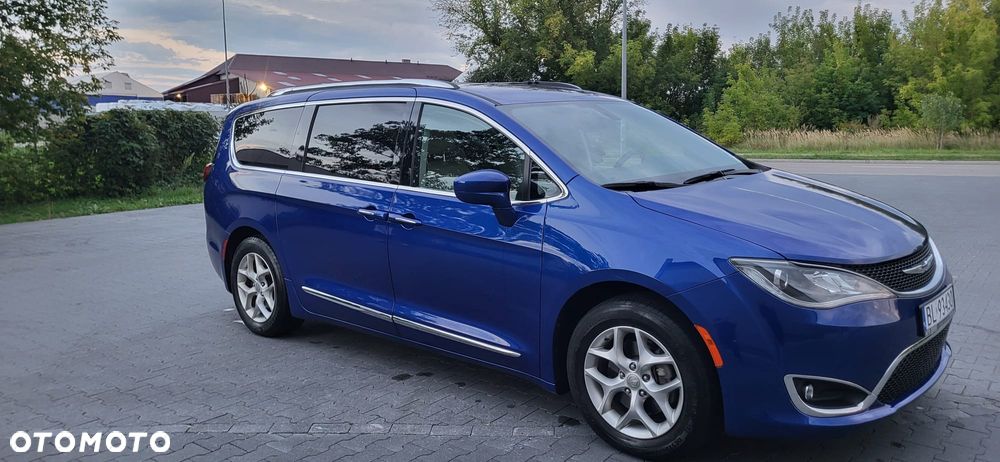 Chrysler Pacifica - 1