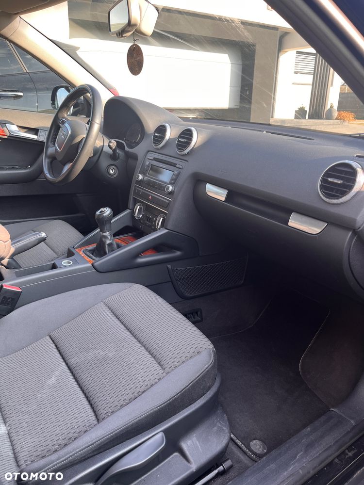 Audi A3 Sportback 1.6 TDI DPF Ambiente - 12