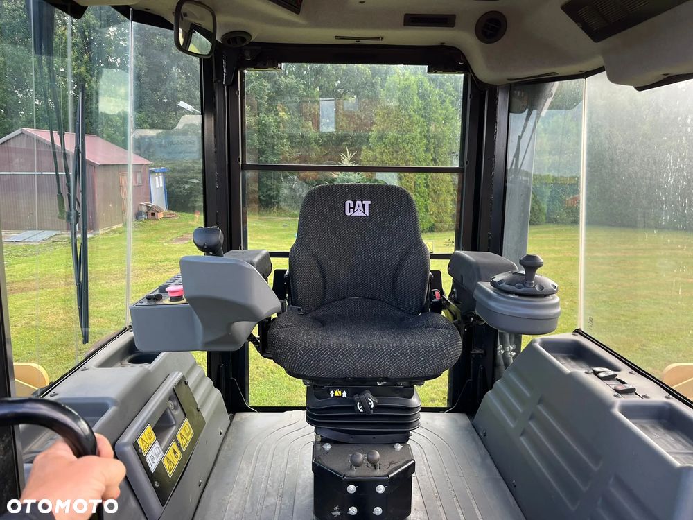 Caterpillar CB44B - 9
