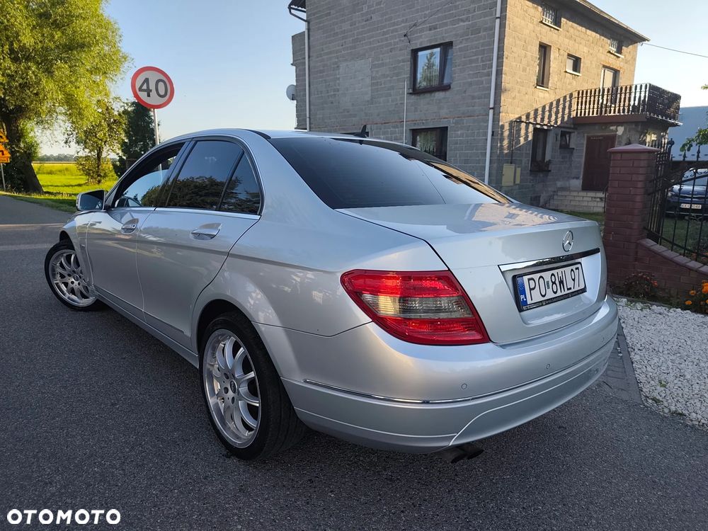 Mercedes-Benz Klasa C 180 CGI BlueEff Elegance - 3