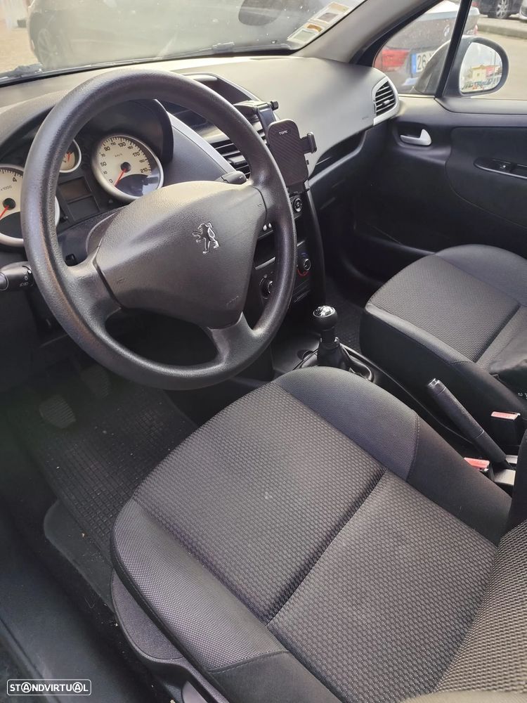 Peugeot 207 1.4 HDi Premium - 4