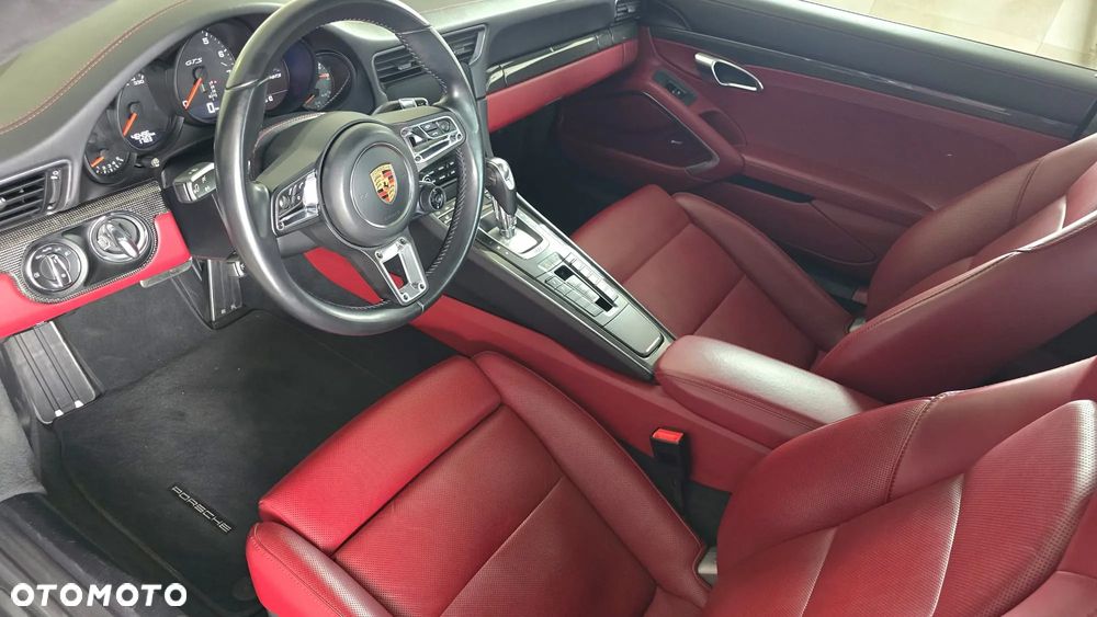 Porsche 911 Carrera 4 GTS PDK - 27