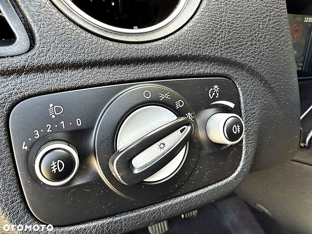 Ford S-Max 2.0 TDCi DPF Titanium - 27