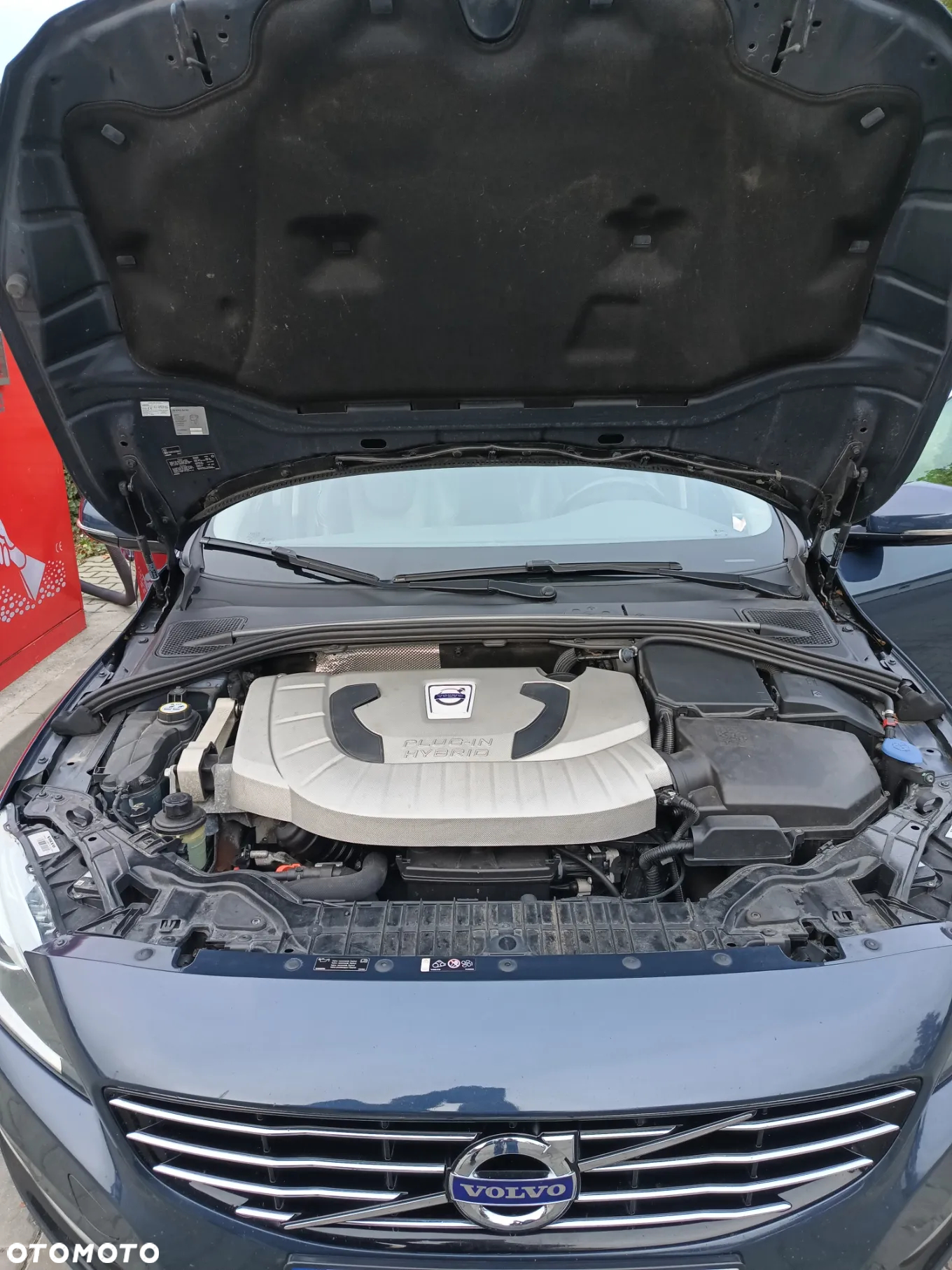 Volvo V60 D6 AWD Plug-in Hybrid R-Design Summum - 3