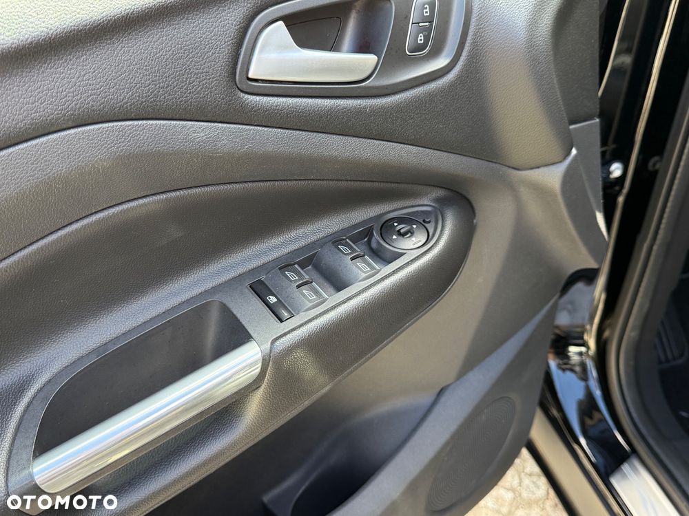 Ford Kuga 2.0 TDCi FWD Titanium Plus - 25