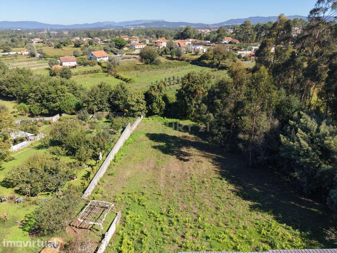Um lugar onde a tranquilidade ganha espaço, terreno para venda em Forj - Grande imagem: 3/5