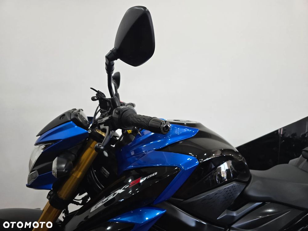 Suzuki GSX - 18