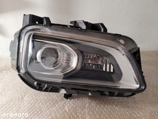 Hyundai Kona lampa przod full led prawa ladna