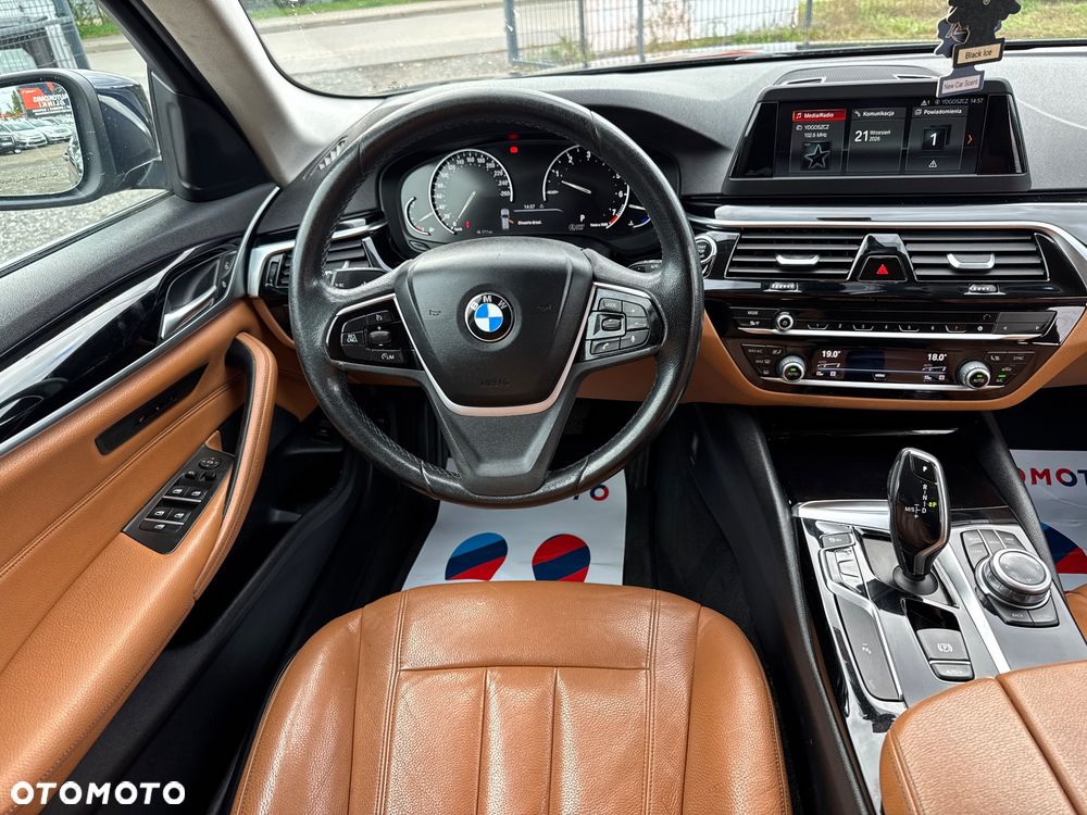 BMW Seria 5 520i Sport Line - 23