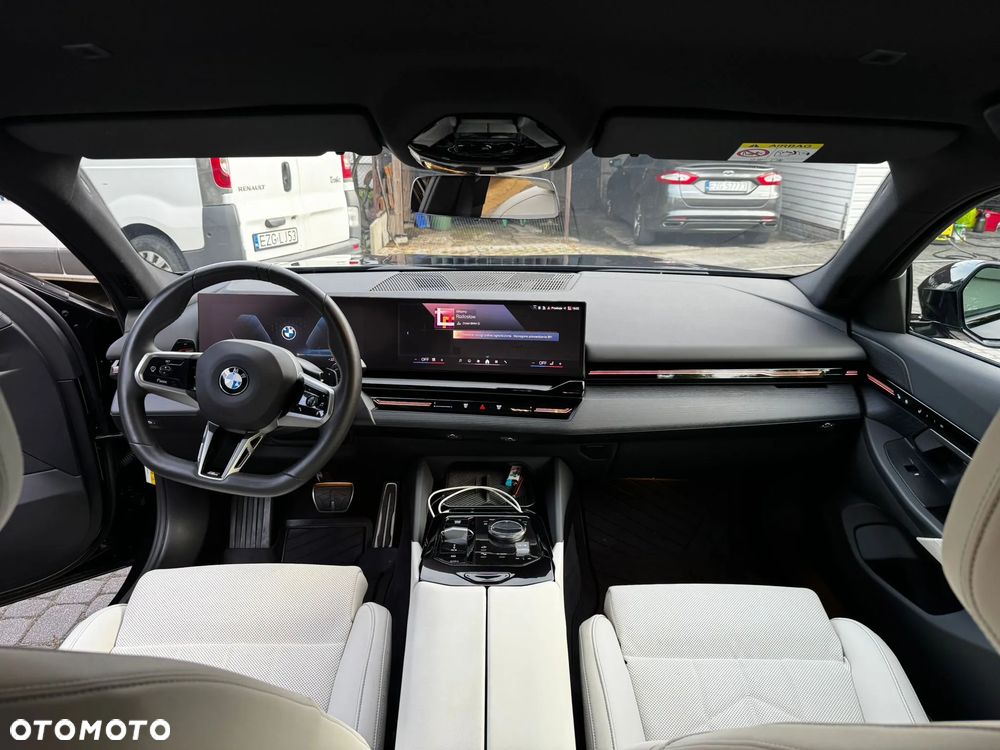BMW Seria 5 520i mHEV - 16