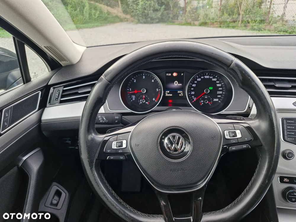 Volkswagen Passat 2.0 TDI BMT Comfortline DSG - 16
