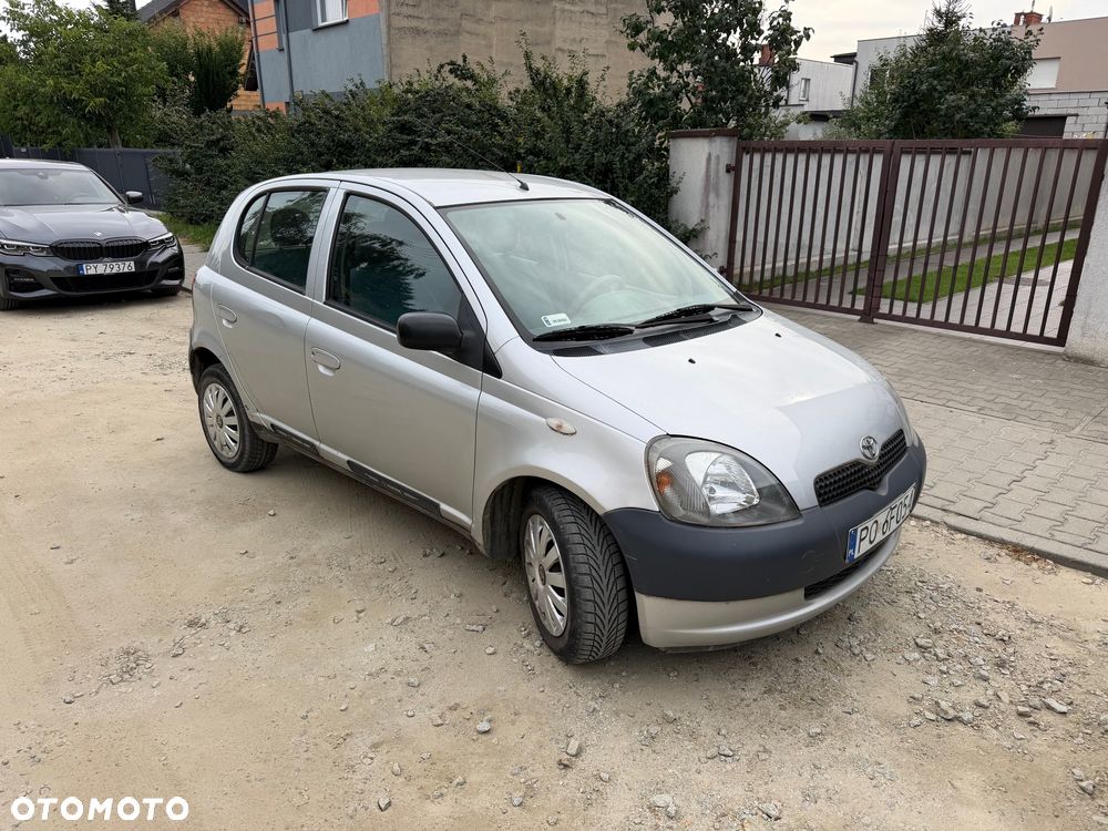Toyota Yaris 1.0 Base - 1