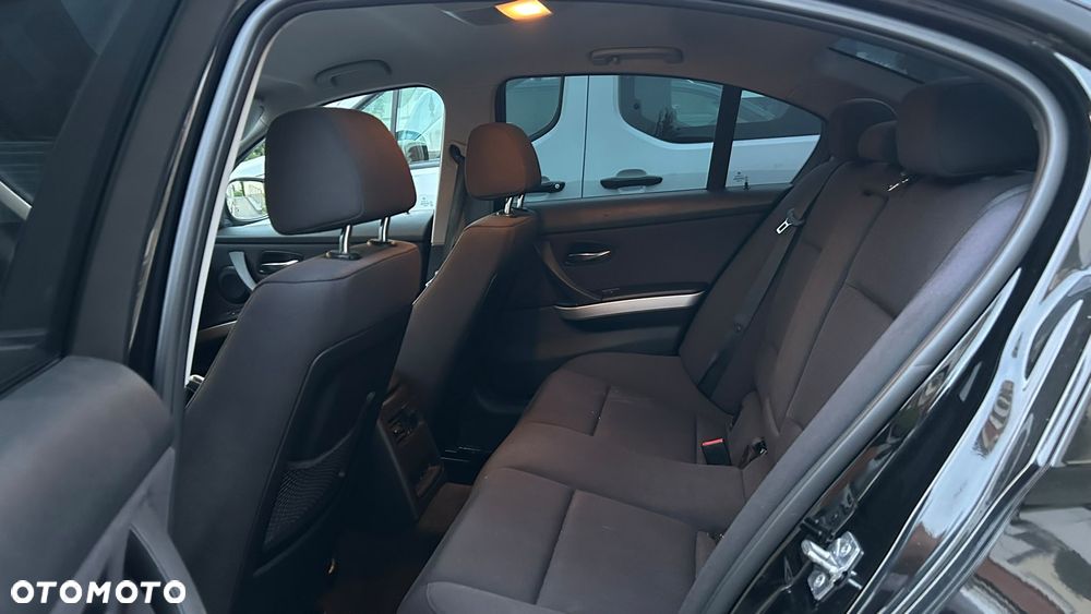 BMW Seria 3 320d Efficient Dynamics - 14
