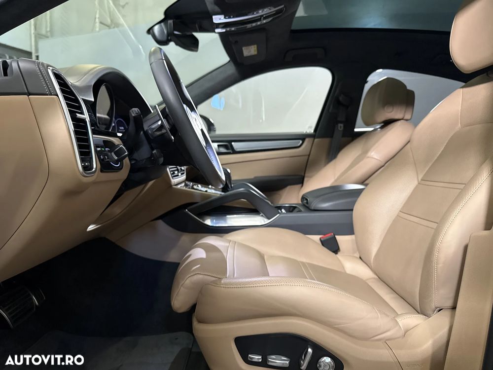 Porsche Cayenne Coupe - 27