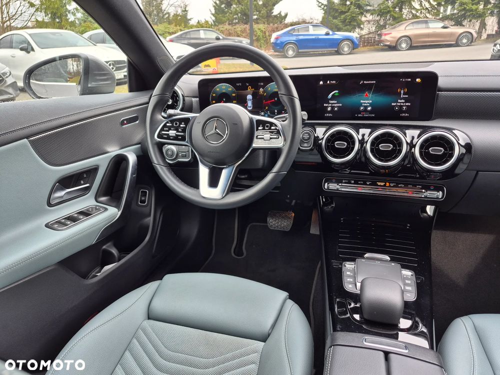 Mercedes-Benz CLA 180 7G-DCT - 28