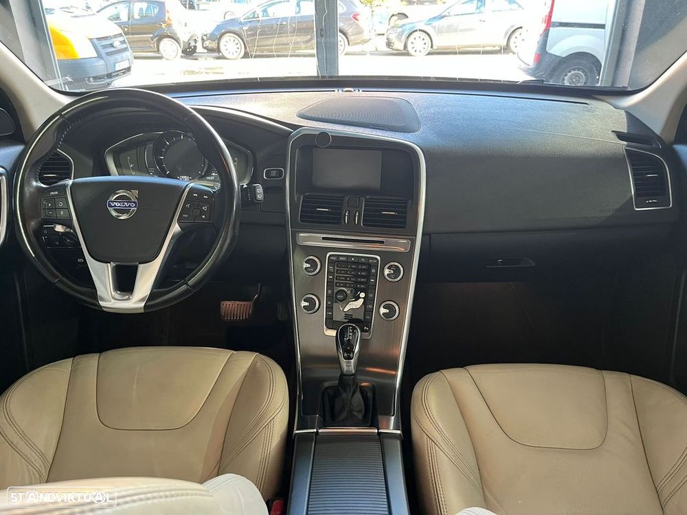 Volvo XC 60 2.0 D4 R-Design Momentum Geartronic - 9