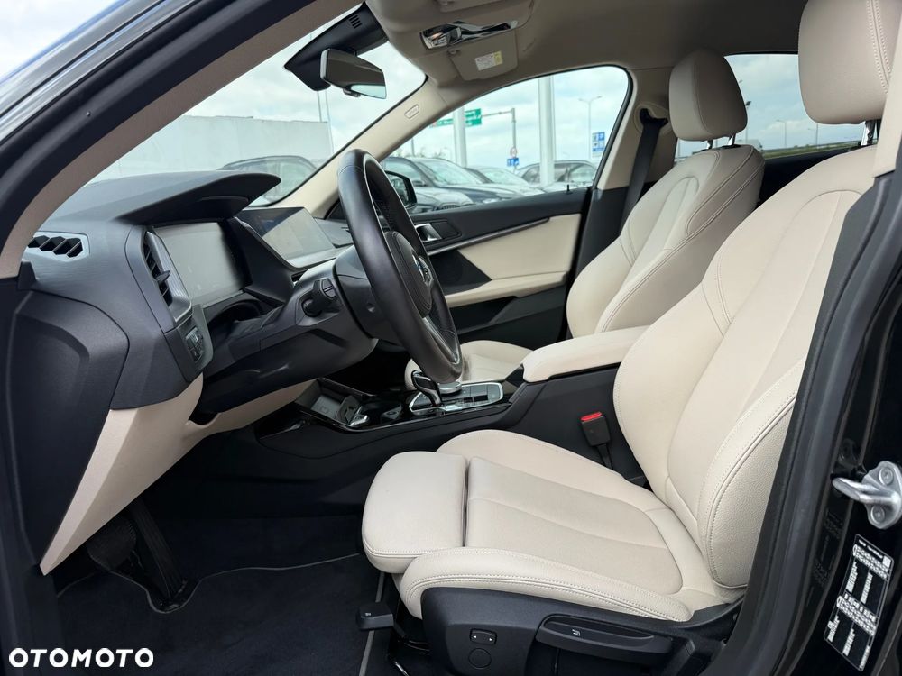 BMW Seria 2 218i - 10