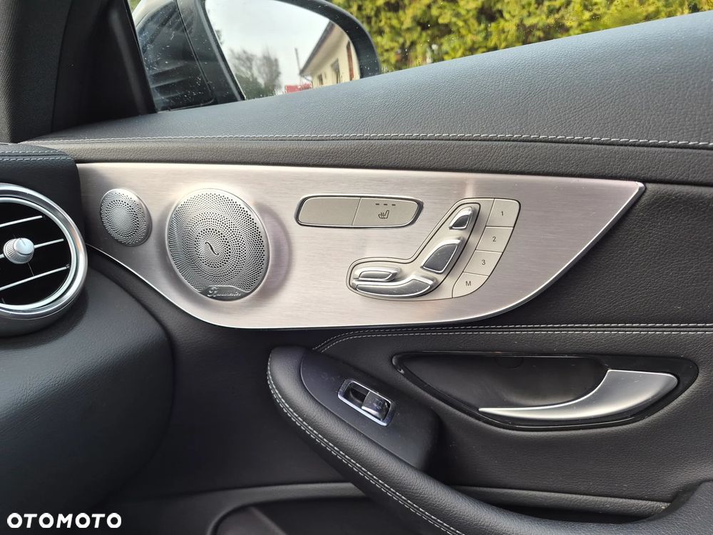 Mercedes-Benz Klasa C 300 4Matic 9G-TRONIC - 13