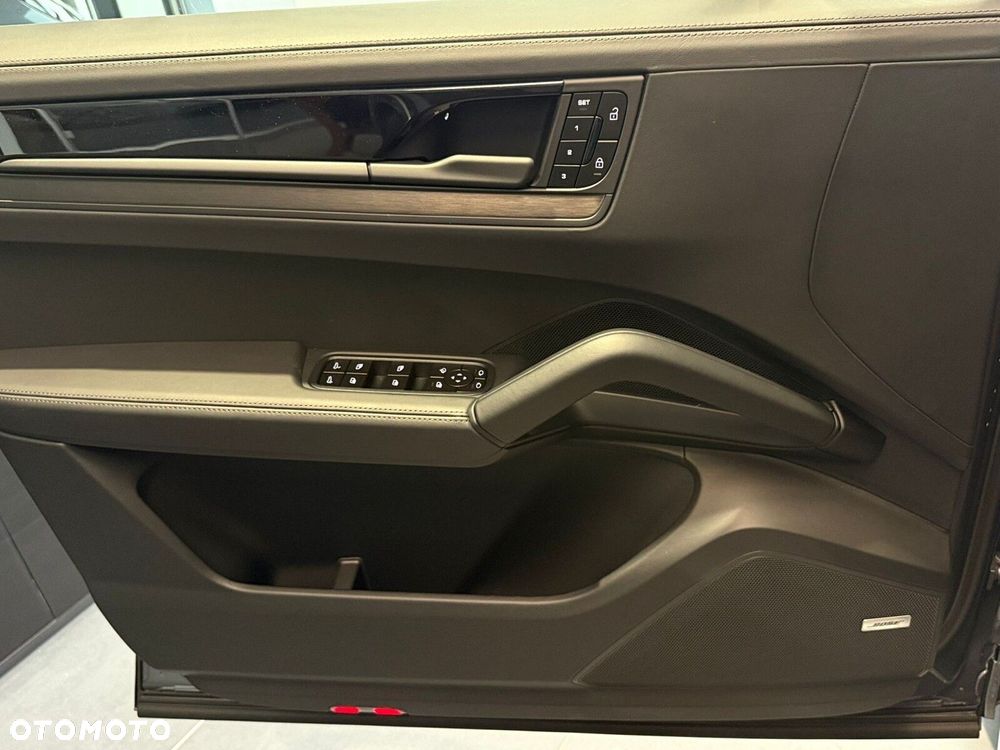 Porsche Cayenne - 14