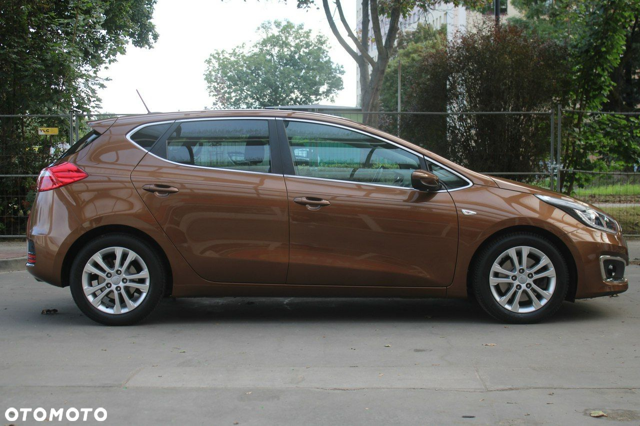 Kia Ceed - 38