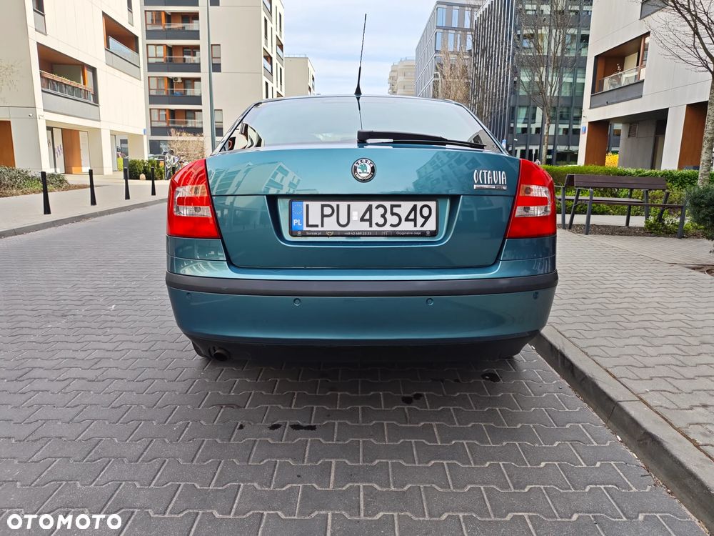 Skoda Octavia 1.6 FSI Ambiente - 21