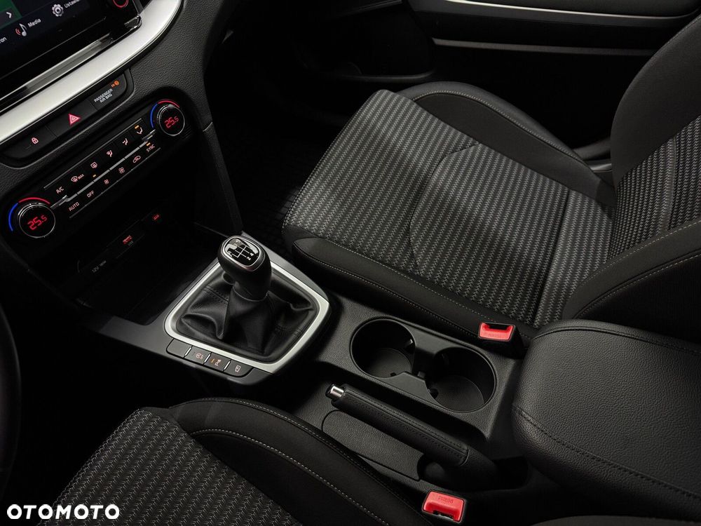 Kia XCeed 1.5 T-GDI M - 25