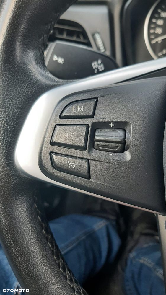 BMW Seria 2 218d - 21