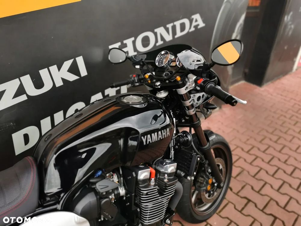 Yamaha XJR - 17