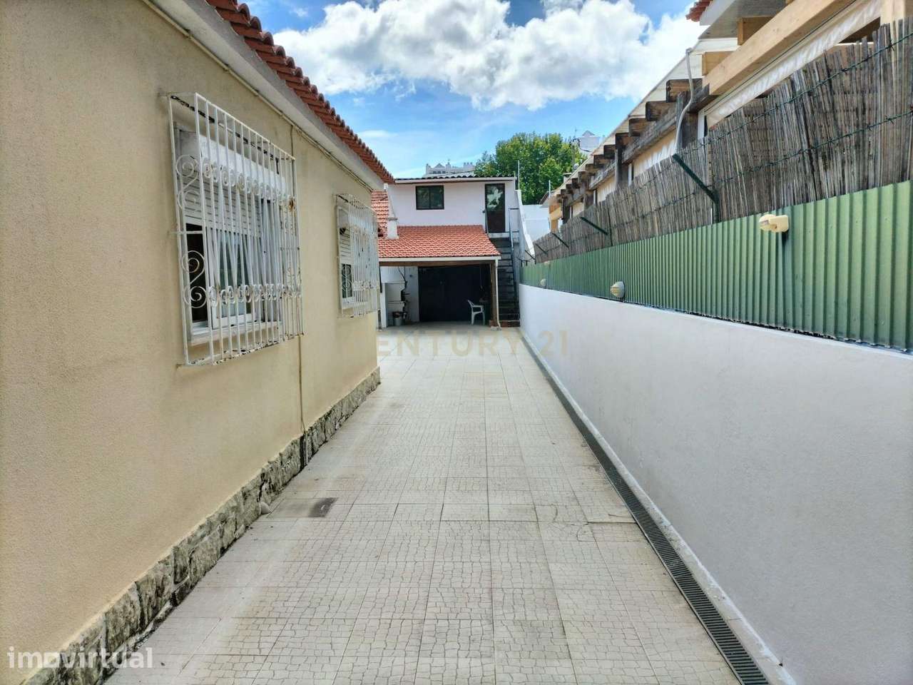 Propriedade na Costa da Caparica com duas moradias T3 independentes. - Grande imagem: 5/31
